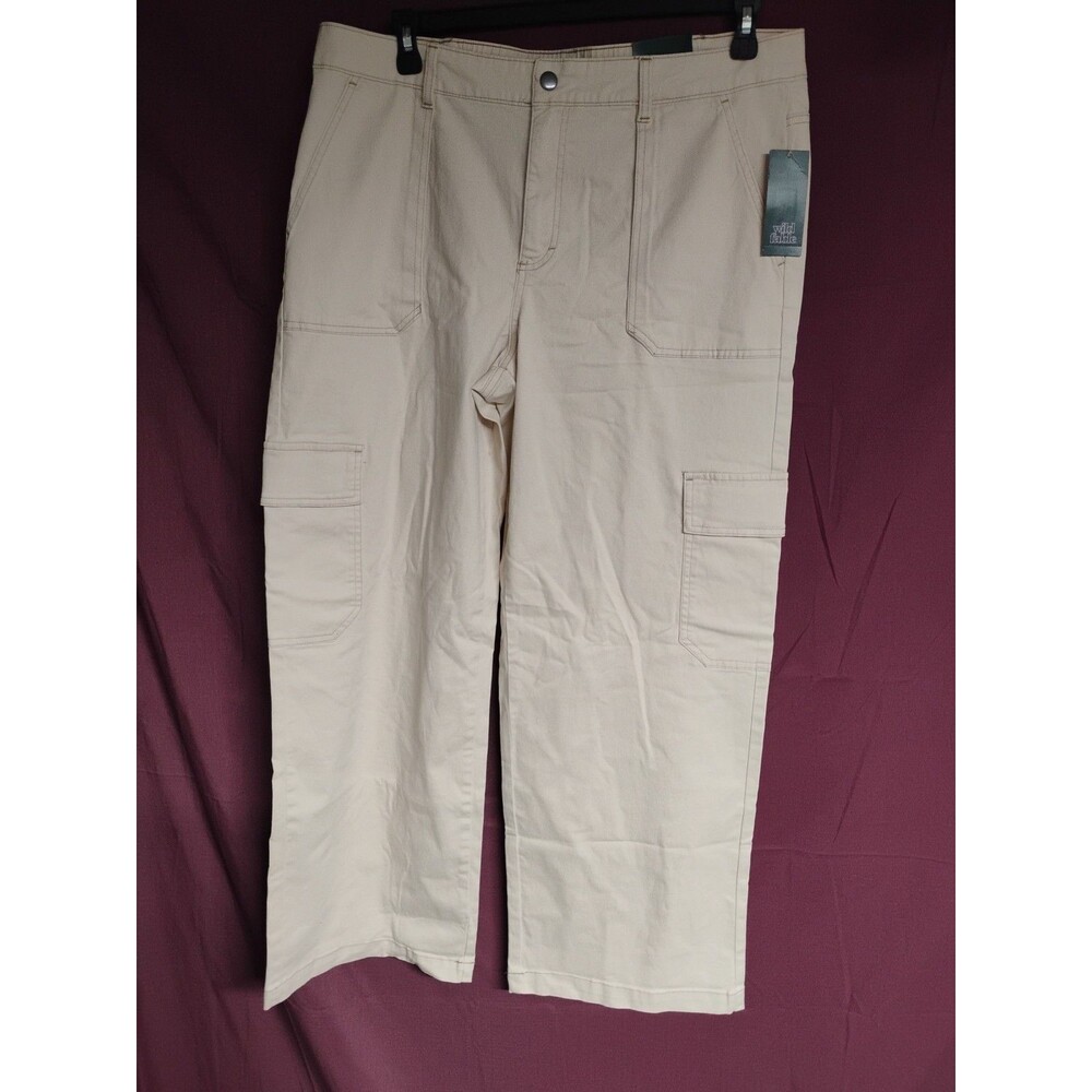 Wild Fable Light Brown Cargo Pants size small.
